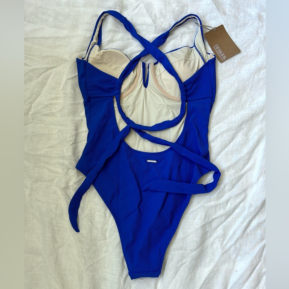 Berlook Backless Underwire One-Piece Swimsuit - Picture 3 of 5